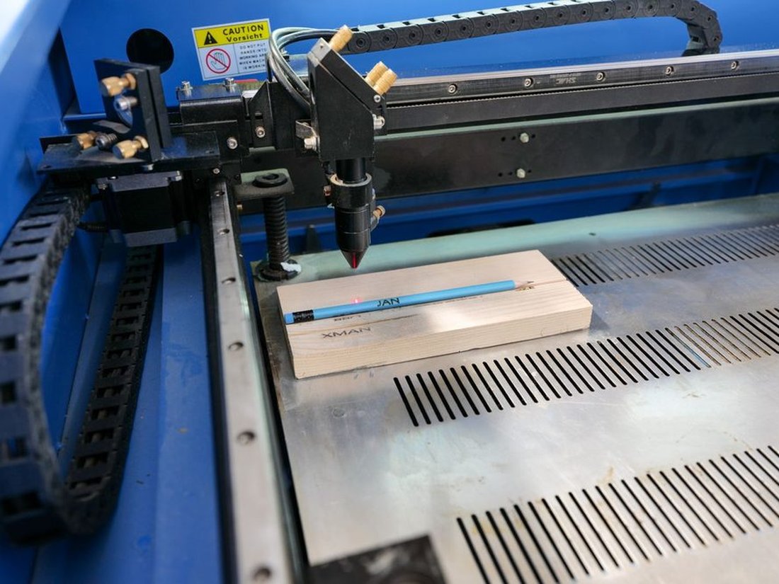 Laser CO₂ przy pracy